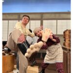 Nozomi Sasaki Instagram - 吉村さんとコント！
吉村さんの本番の凄さに感動🥹‼️
ご一緒させていただけて光栄です！

#吉村崇 さん
#ドリフに大挑戦スペシャル
#息を合わせて餅つき

=====
フジテレビでは、2024年１月１日（月）17時から『ドリフに大挑戦スペシャル』の第５弾を放送！この番組は2021年９月に第１弾が放送され大きな反響を呼ぶと、その後も多くのドリフ大好き芸能人が加わり、まさに脈々と“ドリフの世界観”を受け継いできたトリビュート番組。今年の元日に引き続き２年連続で、“新年初笑い”をお届け！

■今回も俳優、声優、芸人とあらゆるジャンルから“ドリフの世界観”に飛び込む！
すでに出演が決定している松本幸四郎に加え、さらに“ドリフを愛する”新メンバーが大集結！俳優界からのニューフェースはなんと佐々木希が登場！「幼い頃から見ていたので、こうして出演できてすごくうれしかったです」と話す佐々木が挑戦したのは“息を合わせて餅つき”と“あなた行かないで”のコント！俳優として活躍を続ける佐々木だが、今回はバラエティー仕様のメークと、衣装に身を包み“ドリフ”の世界に大挑戦！なかでも“餅つき”は『ドリフ大爆笑』（フジテレビ系／1977年～）で加藤茶と志村けんさんが、息の合ったやり取りでお茶の間の爆笑をさらった“ドリフ”の代名詞的コント！さまざまな映像作品でその魅力を発揮してきた佐々木が、吉村崇（平成ノブシコブシ）とともにコントの世界でどのように輝くのかご期待いただきたい。
