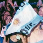 Aitana Instagram – 🇦🇷🤍 Un show que recordaré siempre. 
Mi primer movistar arena en Buenos Aires, ojalá no sea el último. Os quiero infinito, nos vemos pronto. 
Gracias @joaquina por estar en un show tan especial y ser tan especial. Te depara una carrera maravillosa. 
Te admiro demasiado y te quiero. 😇

look: @fendi 
makeup: @yslbeauty @inespizarro #makeuplook 
pelo: @jesusdepaula
