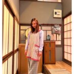 Nozomi Sasaki Instagram - この度、
ドリフに“大挑戦”させていただきました！😆
幼い頃から見ていたので、こうして出演できて大変光栄でした！📺
元日は17時から、おいしいご飯を食べながら、そしてまったりしながら、この番組を見て大笑いして欲しいなと思います。ぜひ見て下さい！🎍

#ドリフに大挑戦スペシャル
#肥後克弘 さん
#勝地涼 さん
#永尾柚乃 さん

=====
フジテレビでは、2024年１月１日（月）17時から『ドリフに大挑戦スペシャル』の第５弾を放送！この番組は2021年９月に第１弾が放送され大きな反響を呼ぶと、その後も多くのドリフ大好き芸能人が加わり、まさに脈々と“ドリフの世界観”を受け継いできたトリビュート番組。今年の元日に引き続き２年連続で、“新年初笑い”をお届け！

■今回も俳優、声優、芸人とあらゆるジャンルから“ドリフの世界観”に飛び込む！
すでに出演が決定している松本幸四郎に加え、さらに“ドリフを愛する”新メンバーが大集結！俳優界からのニューフェースはなんと佐々木希が登場！「幼い頃から見ていたので、こうして出演できてすごくうれしかったです」と話す佐々木が挑戦したのは“息を合わせて餅つき”と“あなた行かないで”のコント！俳優として活躍を続ける佐々木だが、今回はバラエティー仕様のメークと、衣装に身を包み“ドリフ”の世界に大挑戦！なかでも“餅つき”は『ドリフ大爆笑』（フジテレビ系／1977年～）で加藤茶と志村けんさんが、息の合ったやり取りでお茶の間の爆笑をさらった“ドリフ”の代名詞的コント！さまざまな映像作品でその魅力を発揮してきた佐々木が、吉村崇（平成ノブシコブシ）とともにコントの世界でどのように輝くのかご期待いただきたい。