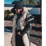 Paula Echevarría Instagram - No hace frío ni ná ❄️⛄️

Chaqueta lana alpaca @theextremecollection 
Jersey @zara 
Jeans @primarkpr.es 
Deportivas @adidas_es 
Cazadora cuero @mango
Gorro @fetichesuances 
Gafas @hawkersco