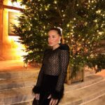 Stéphanie Durant Instagram - Outfits in London 🇬🇧

Quel est votre look préféré ? ✨