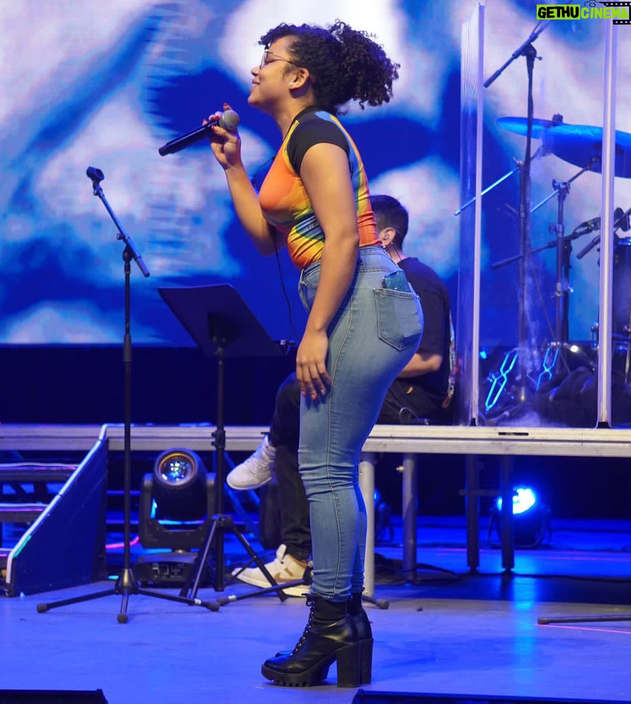 Chelsy García Instagram - El tiempo mío es para lo que me suma: EL TRABAJO.👩🎤 #Tb #ensayos #TeatroNacional