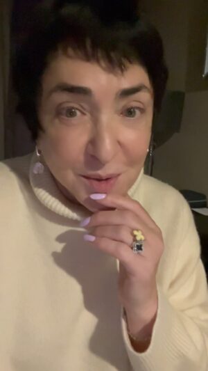 Lolita Milyavskaya Instagram - Нельзя обижаться на чужое чувство юмора или отсутствие такового☝️😇 Вот я снова в белом😜✌️