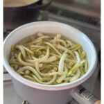 Nozomi Sasaki Instagram - ほっこり秋田食材！
芹を沢山食べたくなって、秋田市民市場にある保坂青果店に注文✨
ひろっこも届いた♡
芹はとりあえずお浸しや鍋にいれたり、お味噌にも。
ひろっこは辛子酢味噌和え😊

#秋田食材#秋田名物
