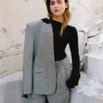 Nicole Wallace Instagram - @itsnicolewallace ha sido uno de los rostros de 2023 y promete serlo (también) de 2024. En #VogueEnero hablamos con la actriz sobre sus proyectos para este año en el que afronta su papel más adulto hasta la fecha y continúa la saga que la ha hecho más famosa a nivel mundial.
{Puedes leer la entrevista completa en el link de la bio de @voguespain}
▪️Fotografía: @bertapfirsich
▪️Estilismo: @gooroo.gooroo
▪️Texto: @albertosisi 
▪️Maquillaje y peluquería: @ricardocalerov
▪️Ayudante de fotografía: @hellomorph
▪️Ayudante de estilismo: @solzoido
▪️Producción: @anotherartistsagency
▪️Publicista: @shaharlevi4