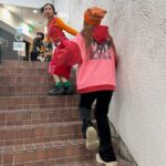 Riisa Naka Instagram - 2023年のポップアップもご来場いただき本当にありがとうございました🏠🩷✨🎄🩷🎅🏻今年も幸せな4日間でした🥹🩷もっとみんなとたくさんお話ししたくってたまらなかった😂✨本当にみんなだいすきだよ❤️朝から並んでくれたり、地方から来てくれたり、仕事帰りにダッシュで来てくれたり、すごく嬉しかったよ😍また会おうね🫶🏻✨
今回もパパママれいちゃんはじめたくさんのスタッフの方々に支えていただきました🥹本当にありがとうございました🤍🥹さらに、なすちゃんも搬入から最終日まで手伝ってくれて愛情たっぷりの体力オバケパワーをたくさんもらいました😍🥰
そして、夢のキャンディーハウス🍬🍭🏠貴重なクリスマス期間に原宿のど真ん中に建てることができて幸せでした🥹ラフォーレ原宿さま本当にありがとうございました🥹✨
12月25日の明日までなので皆様ぜひ実物を見に行ってね❤️

@re._oyoufukuyasan_ 
@re._reichan_ 
@laforet_h 
@nasup 

みんなステキなクリスマスイブを🎄❤️