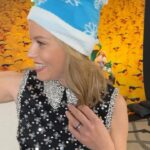 Elizabeth Banks Instagram - Like if you’re done with all of your Christmas shopping. 

Comment if you’re not.