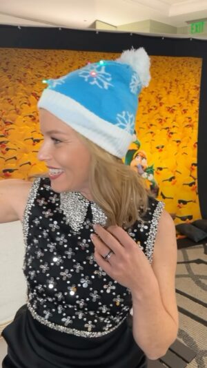Elizabeth Banks Instagram - Like if you’re done with all of your Christmas shopping. 

Comment if you’re not.
