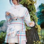 Riisa Naka Instagram - オーバーサイズのマドラスチェック🤍
ドラマチックなホワイトフリル🤍

Vivienne Westwoodの優しさと強さが大好き🤍

@viviennewestwoodjapan
#VivienneWestwood
#ヴィヴィアンウエストウッド
#PR
