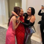 Anna Cathcart Instagram - @unforgettablegala once again living up to its name❤️ left this event feeling so in awe of the incredible talent within the Asian community and so inspired to keep making more art !!! also thank you @character.media for making this sister reunion happen i may have shed a tear