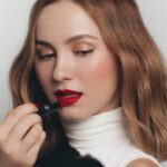 Maude Apatow Instagram – sleigh 🎅🏼💋 @armanibeauty #armanibeauty #holidayglam