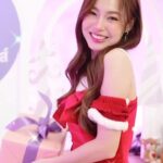 Pattranite Limpatiyakorn Instagram - คริสต์มาสนี้เลิฟมีไอเดียแต่งหน้าสุดคิวท์มาฝากค่ะ บอกเลยว่าง่ายมาก แค่มีสติกเกอร์น่ารักๆ ก็สามารถครีเอทลุคแซนตี้สุดคิ้วท์ ได้แล้ว !!! 

ตามไปดู HOW TO ลุคนี้แบบละเอียดของเลิฟ ได้ที่ LazBEAUTY EP.8 ทาง YouTube Lazada Thailand นะคะ และอย่าลืมสมัครสมาชิกด้วยนะคะ จะได้คูปองลดเพิ่ม 50% ไปเลย*

📌 YouTube Lazada Thailand

*เงื่อนไขเป็นไปตามที่บริษัทฯ กำหนด ดูรายละเอียดเพิ่มเติมที่ลาซาด้าแอปพลิเคชั่น และ www.lazada.co.th 

#LazBEAUTYEP8
#LazBEAUTYTH #LazadaTH