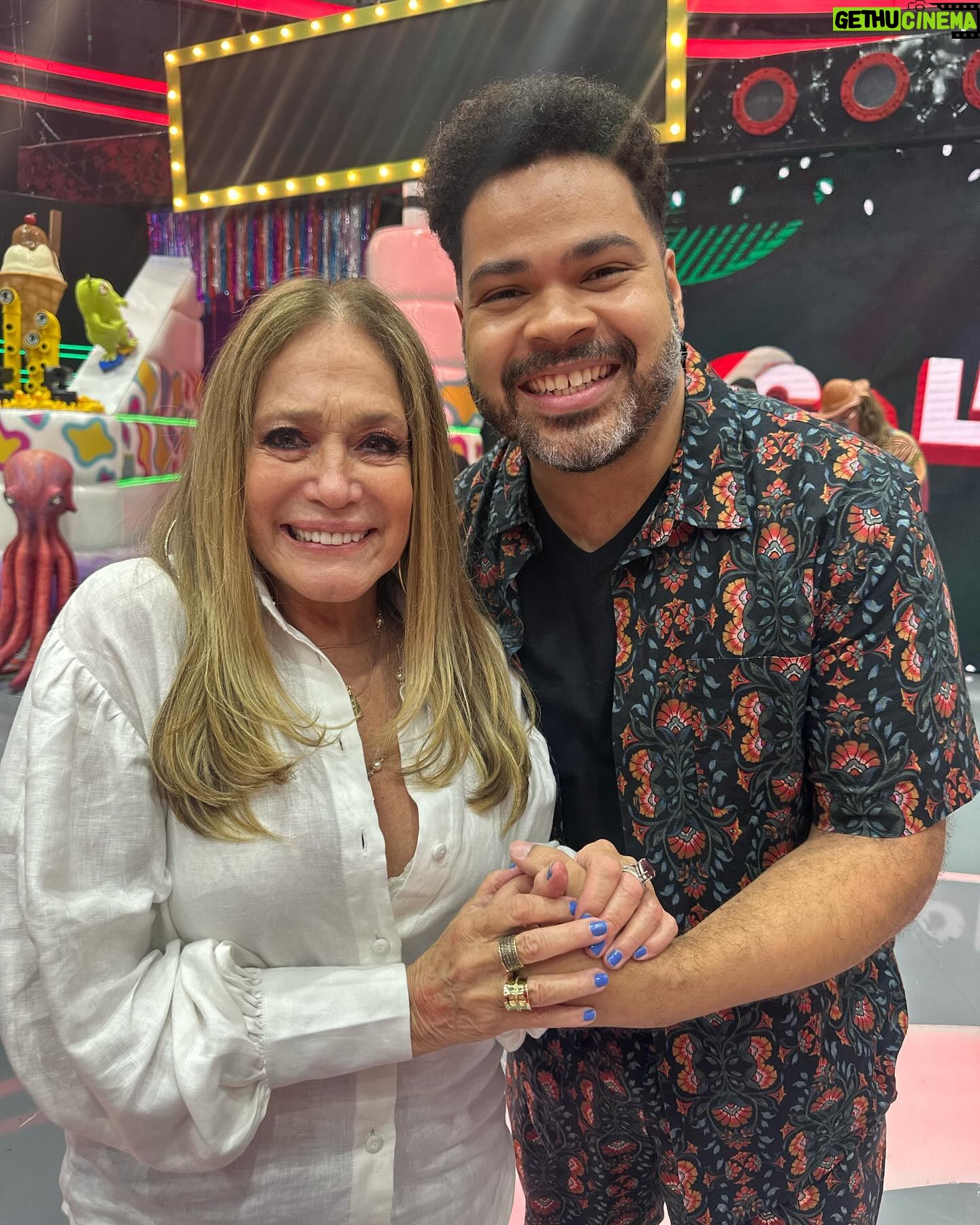 Susana Vieira Instagram - Querido @marcosmion, família Mion e amigos do programa @caldeiraocommion … É sempre uma alegria estar com vocês! Obrigada! ✨
Feliz Natal, amores! 🙏🏻❤️🎄🎅🏻