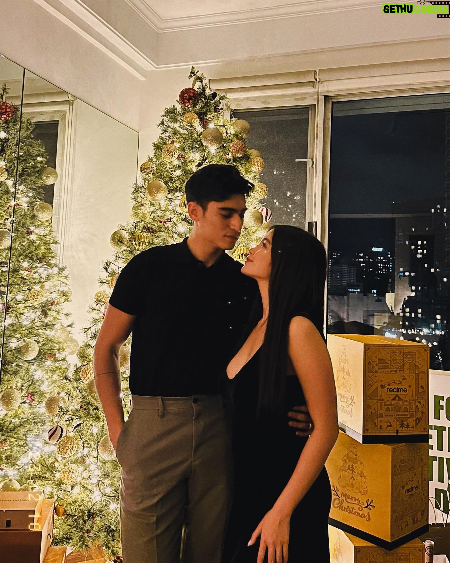 Heaven Peralejo Instagram - Have a holly jolly Christmas, xoxo gossip girl 💋