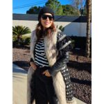 Paula Echevarría Instagram – No hace frío ni ná ❄️⛄️

Chaqueta lana alpaca @theextremecollection 
Jersey @zara 
Jeans @primarkpr.es 
Deportivas @adidas_es 
Cazadora cuero @mango
Gorro @fetichesuances 
Gafas @hawkersco