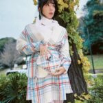 Riisa Naka Instagram - オーバーサイズのマドラスチェック🤍
ドラマチックなホワイトフリル🤍

Vivienne Westwoodの優しさと強さが大好き🤍

@viviennewestwoodjapan
#VivienneWestwood
#ヴィヴィアンウエストウッド
#PR