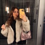 Stéphanie Durant Instagram - Outfits in London 🇬🇧

Quel est votre look préféré ? ✨