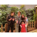 Nozomi Sasaki Instagram - この度、
ドリフに“大挑戦”させていただきました！😆
幼い頃から見ていたので、こうして出演できて大変光栄でした！📺
元日は17時から、おいしいご飯を食べながら、そしてまったりしながら、この番組を見て大笑いして欲しいなと思います。ぜひ見て下さい！🎍

#ドリフに大挑戦スペシャル
#肥後克弘 さん
#勝地涼 さん
#永尾柚乃 さん

=====
フジテレビでは、2024年１月１日（月）17時から『ドリフに大挑戦スペシャル』の第５弾を放送！この番組は2021年９月に第１弾が放送され大きな反響を呼ぶと、その後も多くのドリフ大好き芸能人が加わり、まさに脈々と“ドリフの世界観”を受け継いできたトリビュート番組。今年の元日に引き続き２年連続で、“新年初笑い”をお届け！

■今回も俳優、声優、芸人とあらゆるジャンルから“ドリフの世界観”に飛び込む！
すでに出演が決定している松本幸四郎に加え、さらに“ドリフを愛する”新メンバーが大集結！俳優界からのニューフェースはなんと佐々木希が登場！「幼い頃から見ていたので、こうして出演できてすごくうれしかったです」と話す佐々木が挑戦したのは“息を合わせて餅つき”と“あなた行かないで”のコント！俳優として活躍を続ける佐々木だが、今回はバラエティー仕様のメークと、衣装に身を包み“ドリフ”の世界に大挑戦！なかでも“餅つき”は『ドリフ大爆笑』（フジテレビ系／1977年～）で加藤茶と志村けんさんが、息の合ったやり取りでお茶の間の爆笑をさらった“ドリフ”の代名詞的コント！さまざまな映像作品でその魅力を発揮してきた佐々木が、吉村崇（平成ノブシコブシ）とともにコントの世界でどのように輝くのかご期待いただきたい。