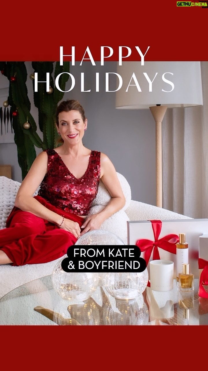 Kate Walsh Instagram - Happy Holidays & Merry Christmas My Loves 🥰🎁🎄💋❤️ @BoyfriendPerfume
