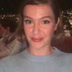Burcu Biricik Instagram – ‘23 dump mı 🥴
Müzik koyamıyorum niye 😒