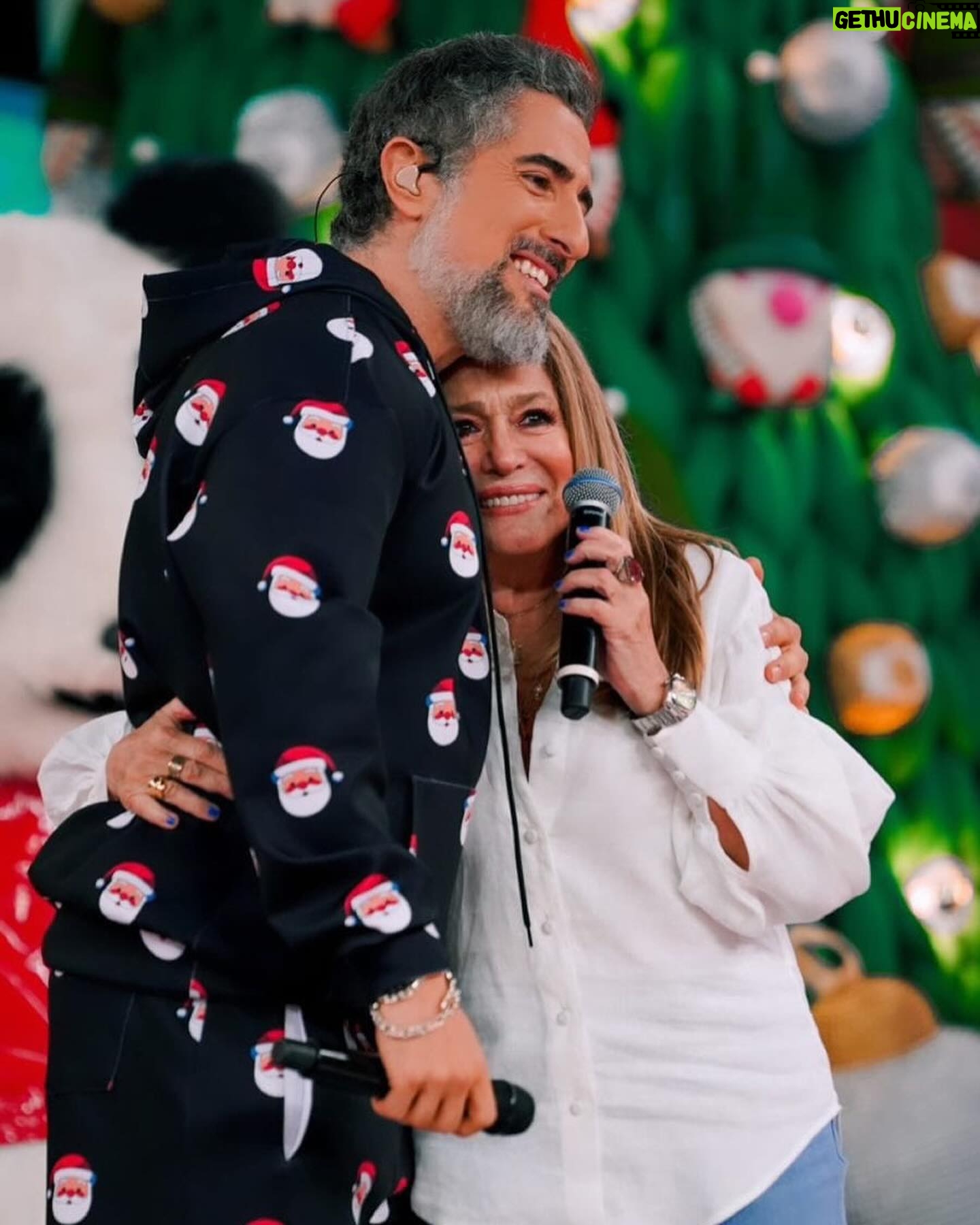 Susana Vieira Instagram - Querido @marcosmion, família Mion e amigos do programa @caldeiraocommion … É sempre uma alegria estar com vocês! Obrigada! ✨
Feliz Natal, amores! 🙏🏻❤️🎄🎅🏻