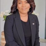 Angela Bassett Instagram - Happy holidays from our #911onABC family to yours. ❤️