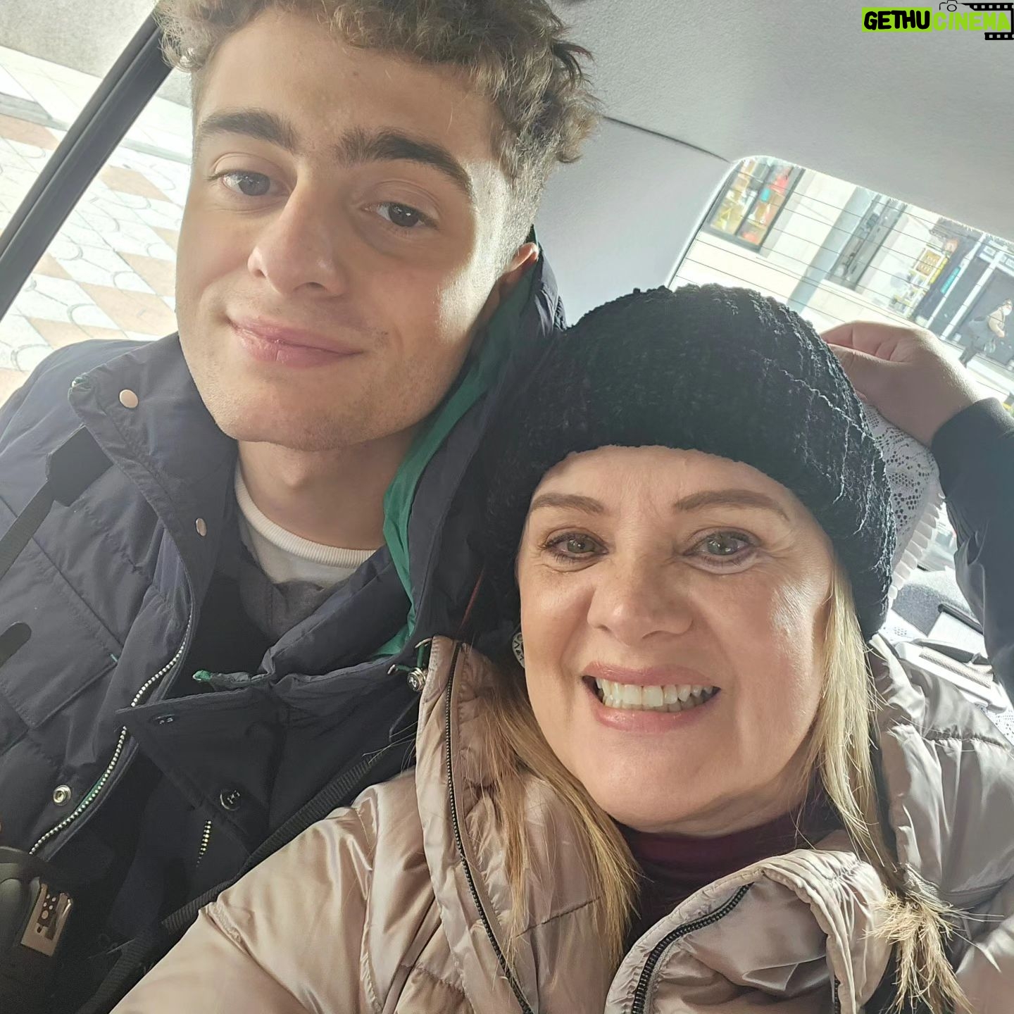 Erika Buenfil Instagram - Arrancando día 2 @victorkhun @jdario_castro @nico.buenfil
