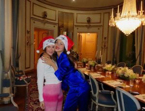 Nicola Peltz Beckham Instagram - merry christmas eve 🩵💋🍸🎄🪽
