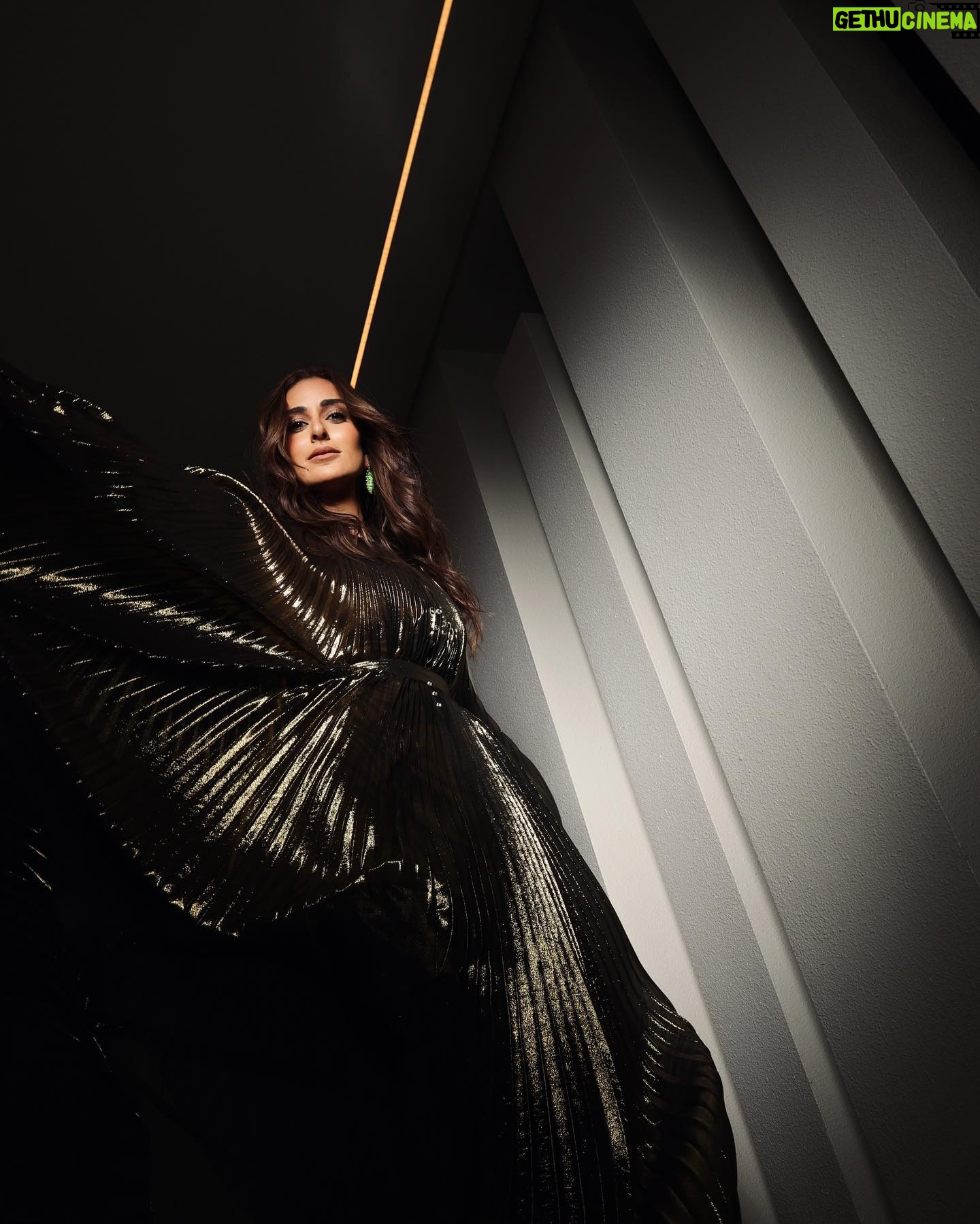 Amina Khalil Instagram - Another one from @redseafilm Dressed from @semsem MUA: @nohaezzeldinmua jewels by @dimajewellery and photos by @soma_photography19 special thanks to my lovely friends at @enigmamagazine ❤️