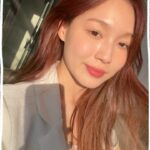 Pattranite Limpatiyakorn Instagram - ใกล้ปีใหม่แล้ว เปลี่ยนสีผมกันนน 
#รีวิวสีผมการ์นิเย่ #GarnierColorNaturals 
#ยาย้อมผม #การ์นิเย่มั่นใจทุกเฉดสี
