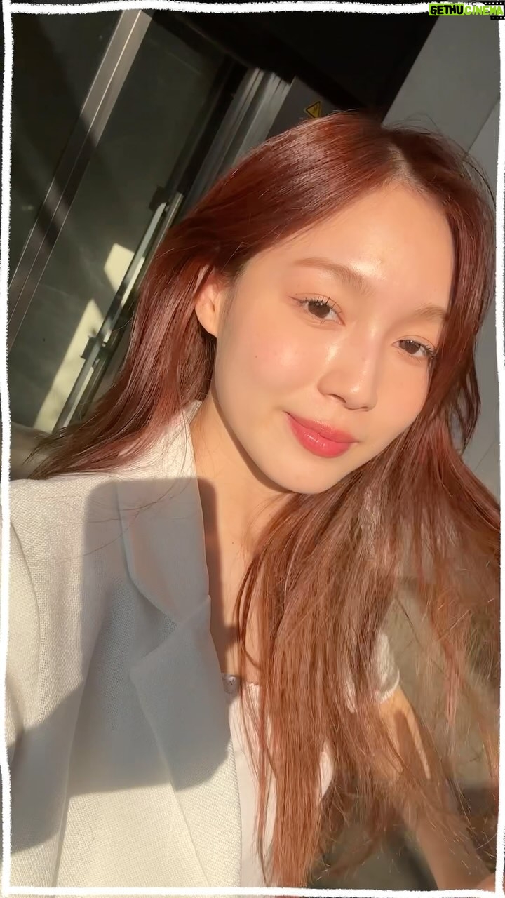 Pattranite Limpatiyakorn Instagram - ใกล้ปีใหม่แล้ว เปลี่ยนสีผมกันนน
#รีวิวสีผมการ์นิเย่ #GarnierColorNaturals
#ยาย้อมผม #การ์นิเย่มั่นใจทุกเฉดสี