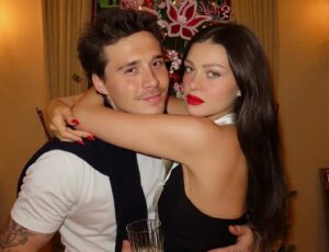 Nicola Peltz Beckham Instagram - merry christmas eve 🩵💋🍸🎄🪽