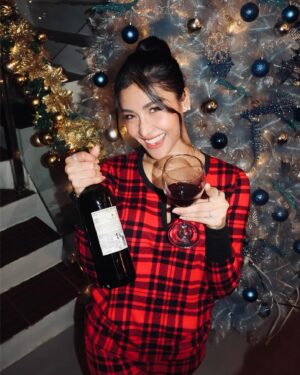 Sanya Lopez Instagram - Cheers to Noche Buena!!!! Merry Christmas love! 😘❤️✨🎄