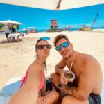 Nicolás Vázquez Instagram - Mate, playa y besos! 
@gimeaccardi 🧚🏼‍♂️❤️‍🔥