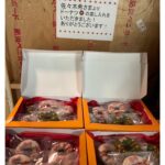 Nozomi Sasaki Instagram - 現場でドーナツを差し入れしました🍩
クリスマスのリースのドーナツをオーダーして#イクミママ に作っていただきました！可愛い！
それとは別に、我が家用のシンプルなドーナツも10個オーダー。優しい味がたまらない！好き！写真撮る前に思わず食べてしまい失礼😅