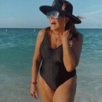 Susana Vieira Instagram - Curtindo uma praia do jeitinho que a gente gosta ☀️🌊🏖️