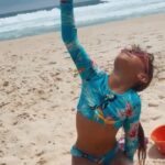 Juliana Alves Instagram – 😎 Oi, verão! 
1 horinha no quintal com ela pra reenergizar.