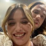 Nicole Wallace Instagram - Bueno antes d que acabe el año quería despedirme de un proyecto que me lleva acompañando dos años y medio ya. Aún no ha acabado pero quería hacerlo ahora. Gracias al equipo que me ha tocado que ha hecho que el viaje sea mucho más fácil (sonido siempre pendiente d mi frío, Direccion preguntando todos los días si estoy bien )y a los fans por recibir lo q hacemos con tanto amor. Este proyecto me ha cambiado,no se si para bien o mal pero ha sido un antes y después.Y como hoy solo cosas buenas porque para las malas ya habrá otro momento, quería dedicar este post a @aidadelbustio y @sarasanchezsilos por cuidarme siempre, a @gabiimortera por dejarme entrar y crear una amistad, @laracossack por hacerme reír y abrazarme, @evaruiz por ser mi pilar fundamental desde el principio te quiero muchísimo a @maitanesn por darme de la mano y no soltarme y a @yaelbelicha por ser mi mentora e inspirarme en todo momento, no se q sería d mi camino sin ti.