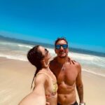 Nicolás Vázquez Instagram - Mate, playa y besos! 
@gimeaccardi 🧚🏼‍♂️❤️‍🔥