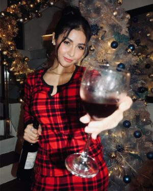 Sanya Lopez Instagram - Cheers to Noche Buena!!!! Merry Christmas love! 😘❤️✨🎄
