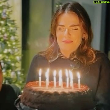 Karla Souza Instagram - Birthday & Christmas with the family 🎉🎄