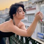 Merve Boluğur Instagram –