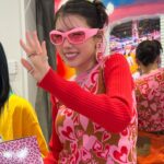 Riisa Naka Instagram - 2023年のポップアップもご来場いただき本当にありがとうございました🏠🩷✨🎄🩷🎅🏻今年も幸せな4日間でした🥹🩷もっとみんなとたくさんお話ししたくってたまらなかった😂✨本当にみんなだいすきだよ❤️朝から並んでくれたり、地方から来てくれたり、仕事帰りにダッシュで来てくれたり、すごく嬉しかったよ😍また会おうね🫶🏻✨
今回もパパママれいちゃんはじめたくさんのスタッフの方々に支えていただきました🥹本当にありがとうございました🤍🥹さらに、なすちゃんも搬入から最終日まで手伝ってくれて愛情たっぷりの体力オバケパワーをたくさんもらいました😍🥰
そして、夢のキャンディーハウス🍬🍭🏠貴重なクリスマス期間に原宿のど真ん中に建てることができて幸せでした🥹ラフォーレ原宿さま本当にありがとうございました🥹✨
12月25日の明日までなので皆様ぜひ実物を見に行ってね❤️

@re._oyoufukuyasan_ 
@re._reichan_ 
@laforet_h 
@nasup 

みんなステキなクリスマスイブを🎄❤️