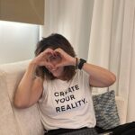 Nicole Wallace Instagram - Bueno antes d que acabe el año quería despedirme de un proyecto que me lleva acompañando dos años y medio ya. Aún no ha acabado pero quería hacerlo ahora. Gracias al equipo que me ha tocado que ha hecho que el viaje sea mucho más fácil (sonido siempre pendiente d mi frío, Direccion preguntando todos los días si estoy bien )y a los fans por recibir lo q hacemos con tanto amor. Este proyecto me ha cambiado,no se si para bien o mal pero ha sido un antes y después.Y como hoy solo cosas buenas porque para las malas ya habrá otro momento, quería dedicar este post a @aidadelbustio y @sarasanchezsilos por cuidarme siempre, a @gabiimortera por dejarme entrar y crear una amistad, @laracossack por hacerme reír y abrazarme, @evaruiz por ser mi pilar fundamental desde el principio te quiero muchísimo a @maitanesn por darme de la mano y no soltarme y a @yaelbelicha por ser mi mentora e inspirarme en todo momento, no se q sería d mi camino sin ti.