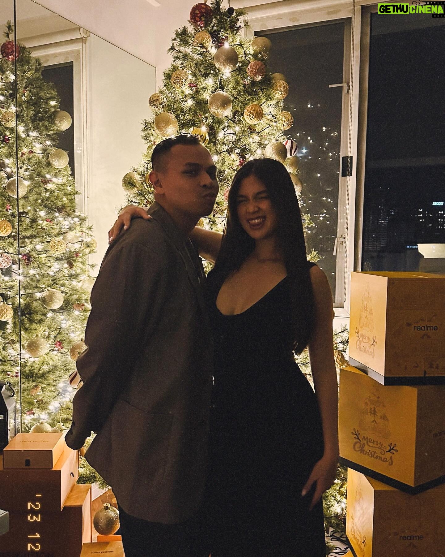 Heaven Peralejo Instagram - Have a holly jolly Christmas, xoxo gossip girl 💋