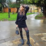 Paula Echevarría Instagram - Soy la única que se pone nerviosa cuando toca cambiar de año?

(Vestido @akala__studio
Plumas @primarkpr.es 
Botas @stradivarius 
Bolso @longchamp )