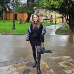 Paula Echevarría Instagram - Soy la única que se pone nerviosa cuando toca cambiar de año?

(Vestido @akala__studio
Plumas @primarkpr.es 
Botas @stradivarius 
Bolso @longchamp )