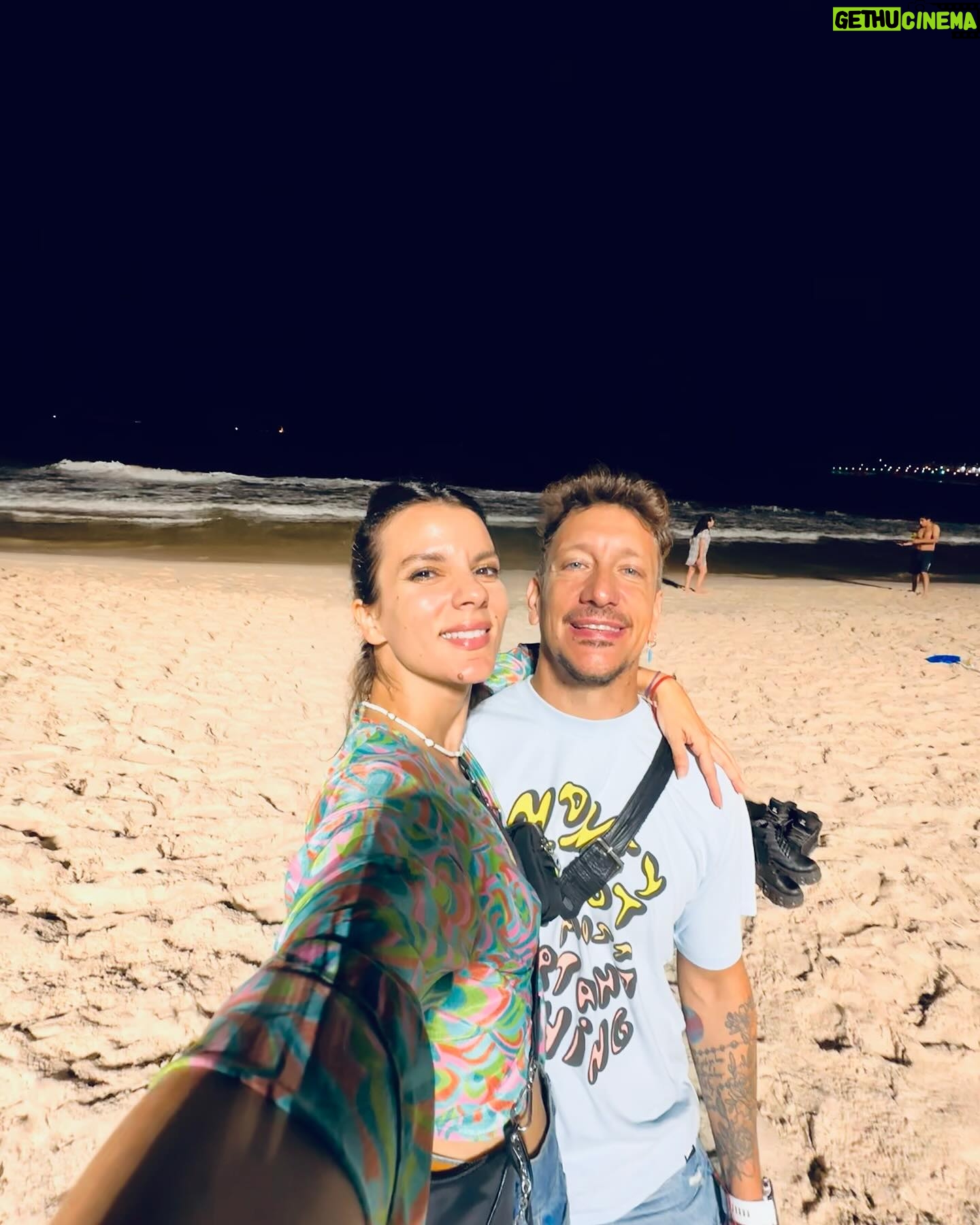 Nicolás Vázquez Instagram - Mate, playa y besos!
@gimeaccardi 🧚🏼♂️❤️🔥