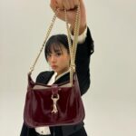 BIBI Instagram – 구찌의 뉴 디자이너 사바토 데 사르노가 재해석해 선보인 루소 앙코라 컬러의 뉴 재키백! 빤딱빤딱해✨ 
@gucci #GucciJackieNotte #GucciJackie #Ad
