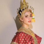 Praya Lundberg Instagram - รำถวายพระพรหมเมื่อวานค่ะ @pom_vinij @klauaydoeshair 🇹🇭